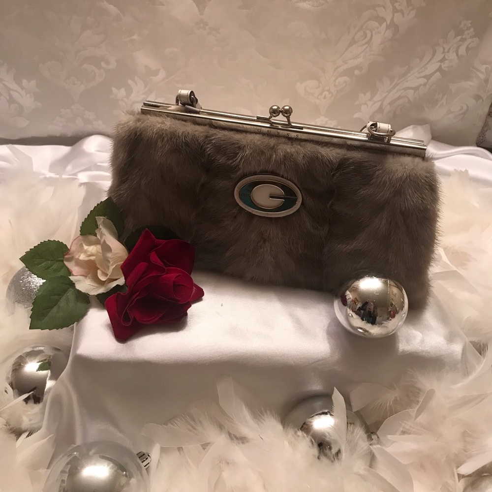 Gorgeous vintage y2k guess purse 👛with genuine blue fox fur 💖